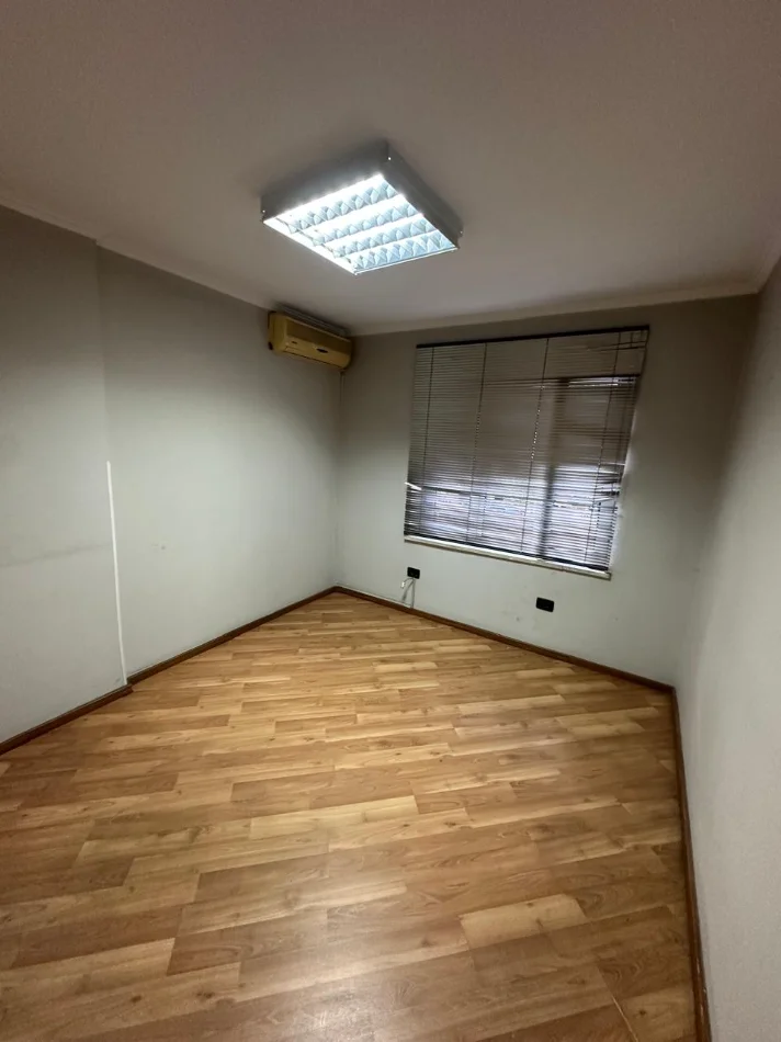 Tirane, jepet me qera apartament 1+1+Ballkon Kati 1, 50 m² 750 € (21 Dhjetori)