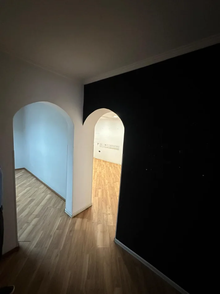 Tirane, jepet me qera apartament 1+1+Ballkon Kati 1, 50 m² 750 € (21 Dhjetori)