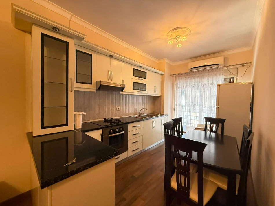 Tirane, jepet me qera apartament 2+1+Ballkon Kati 7, 107 m² 550 € (VILA L ,ASTIR)