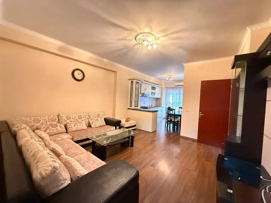 Tirane, jepet me qera apartament 2+1+Ballkon Kati 7, 107 m² 550 € (VILA L ,ASTIR)