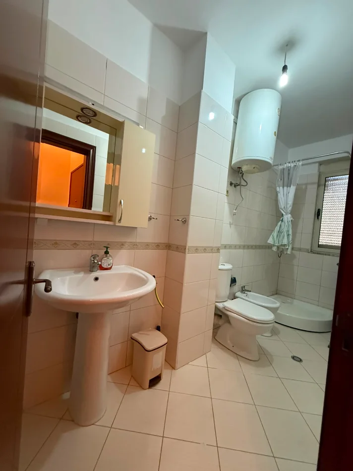 Tirane, jepet me qera apartament 2+1+Ballkon Kati 7, 107 m² 550 € (VILA L ,ASTIR)