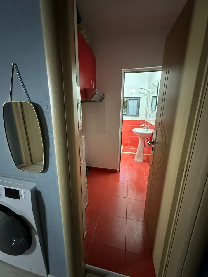 Tirane, jepet me qera apartament 2+1 Kati 2, 450 € (Rruga Kongresi Manastirit)