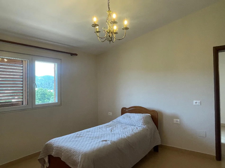 Tirane, jepet me qera 3+1 Kati 2, (Petrele)