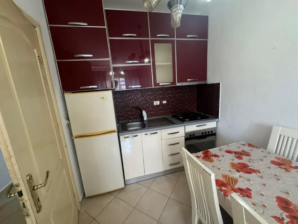 Tirane, jepet me qera 2+1+Ballkon Kati 3, 500 € 