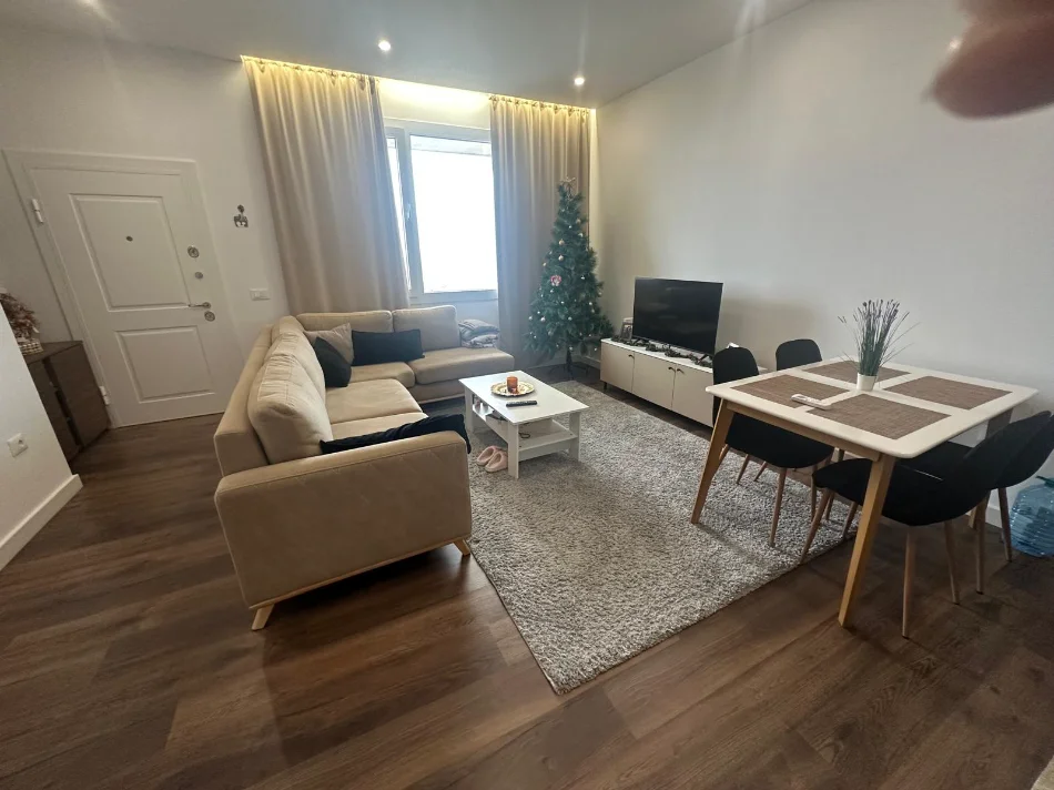 Tirane, jepet me qera apartament 1+1+Ballkon Kati 3, 70 m² 400 €