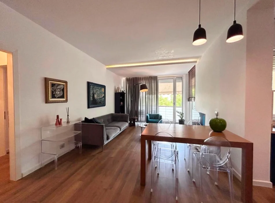 Tirane, jepet me qera apartament 2+1+Ballkon Kati 5, 111 m² 1.000 € (Liqeni i Thate)