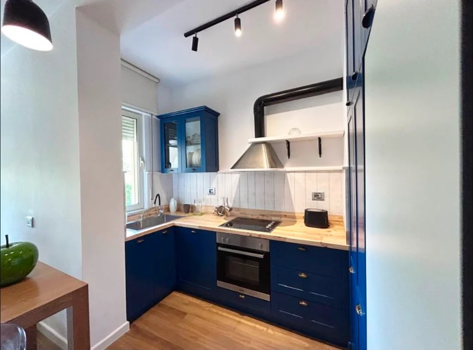 Tirane, jepet me qera apartament 2+1+Ballkon Kati 5, 111 m² 1.000 € (Liqeni i Thate)
