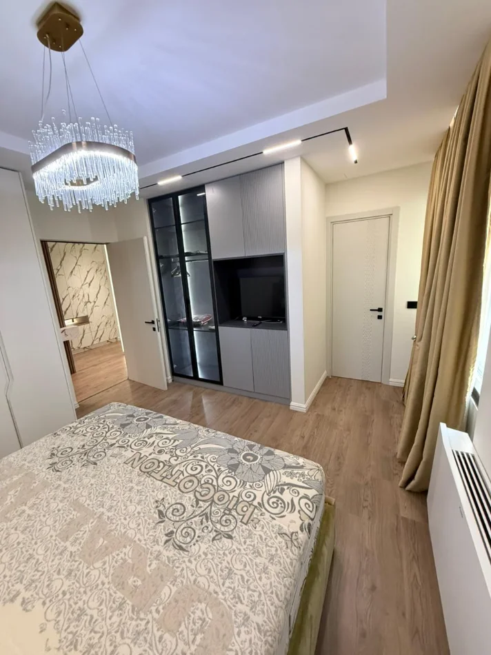 Tirane, jepet me qera apartament 2+1+2 +Ballkon Kati 3, 131 m² 1.350 € (Liqeni i Thate)