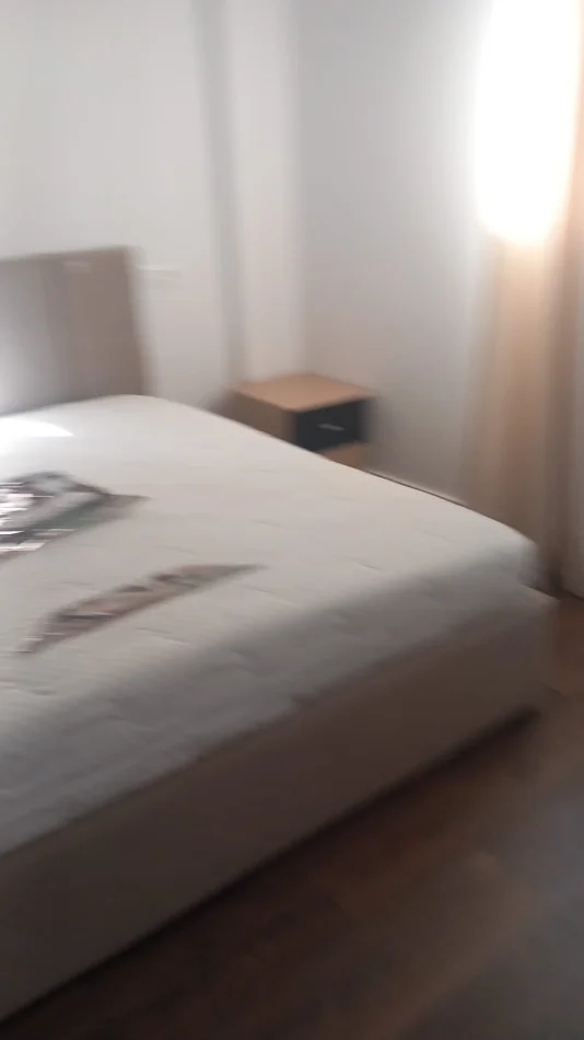 Tirane, jepet me qera apartament 1+1+Ballkon Kati 3, 70 m² 400 €