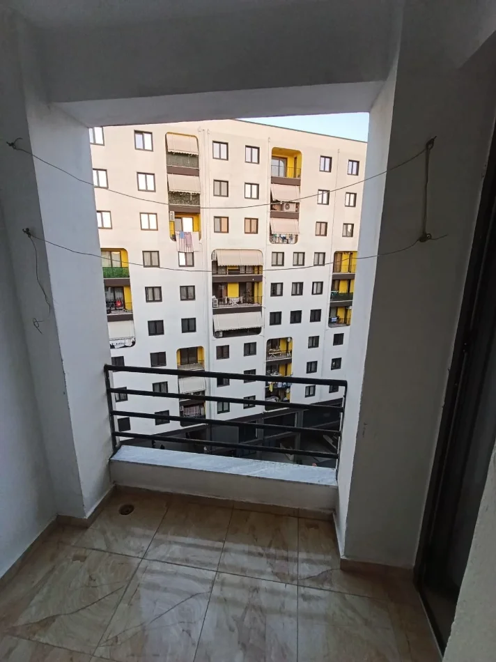 Tirane, shitet apartament 1+1 Kati 8, 66 m² 93.000 € (Yzberisht)
