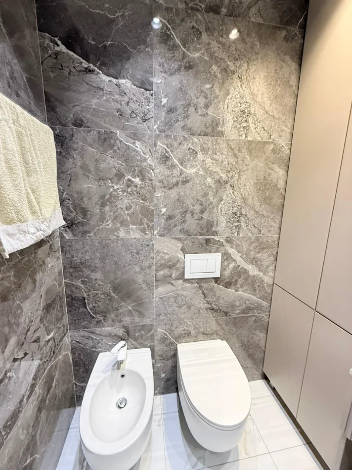Tirane, jepet me qera apartament 2+1 Kati 3, 131 m² 1.350 € 