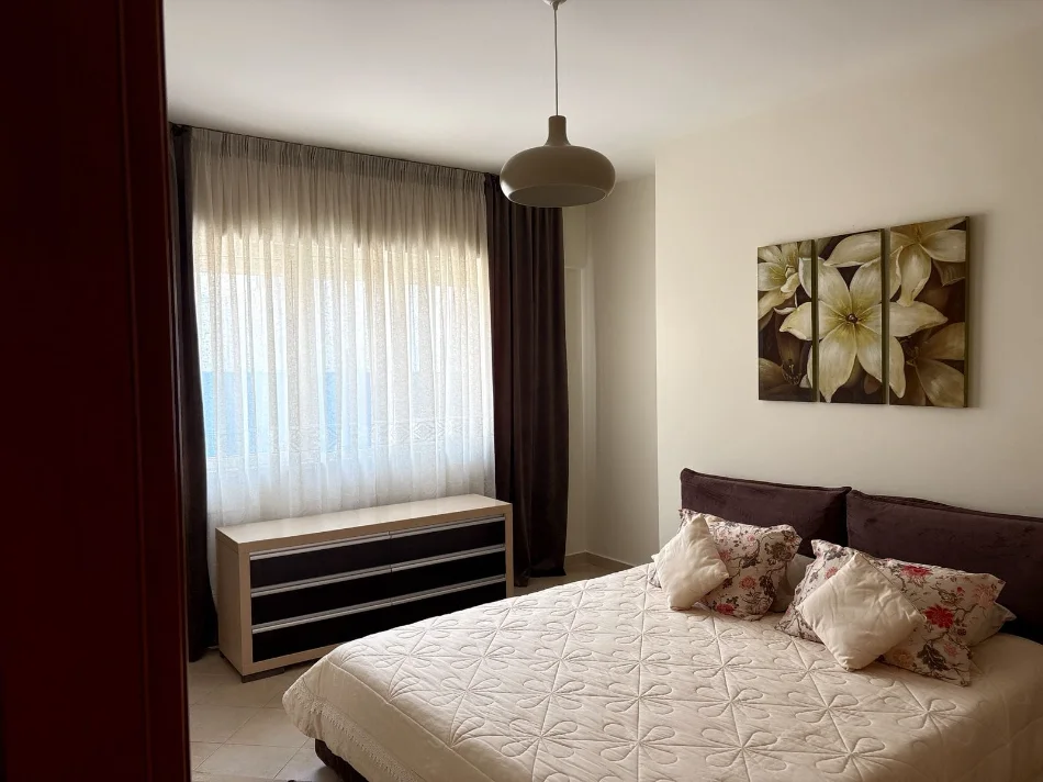 Tirane, jepet me qera 1+1+Aneks Kati 4, 70 m² 790 € (Komuna e Parisit)