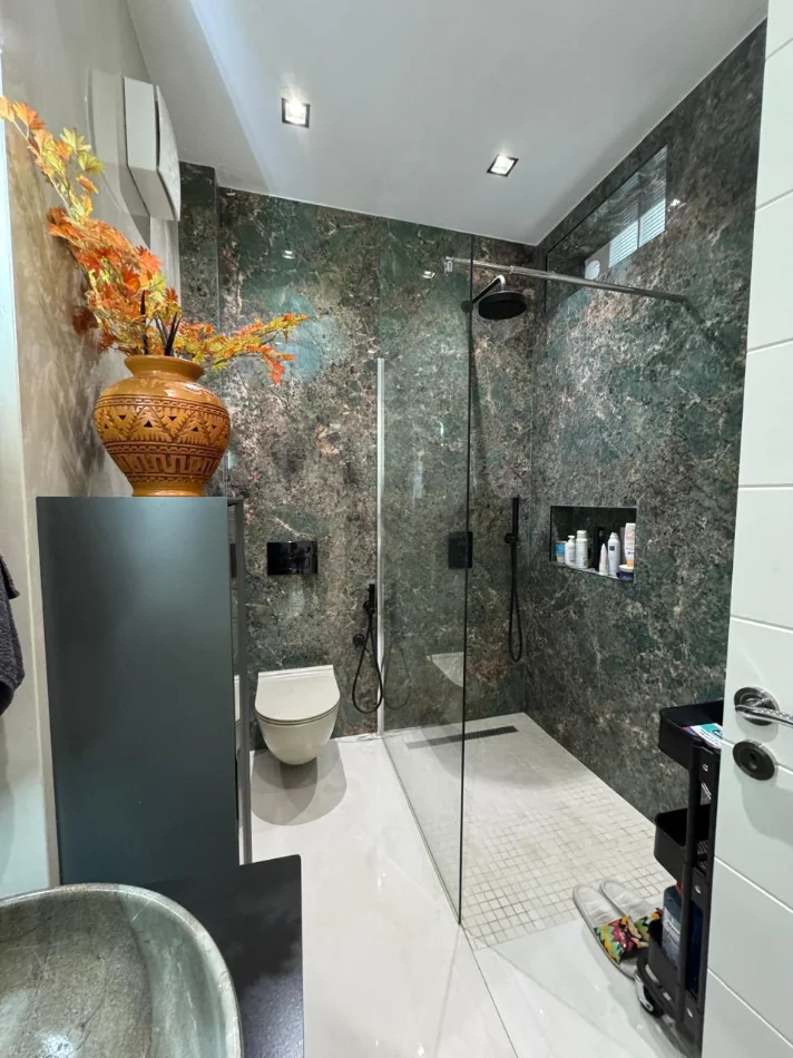 Tirane, jepet me qera apartament 2+1+Ballkon Kati 4, 100 m² 1.000 € (Tregu Cam, Qender)