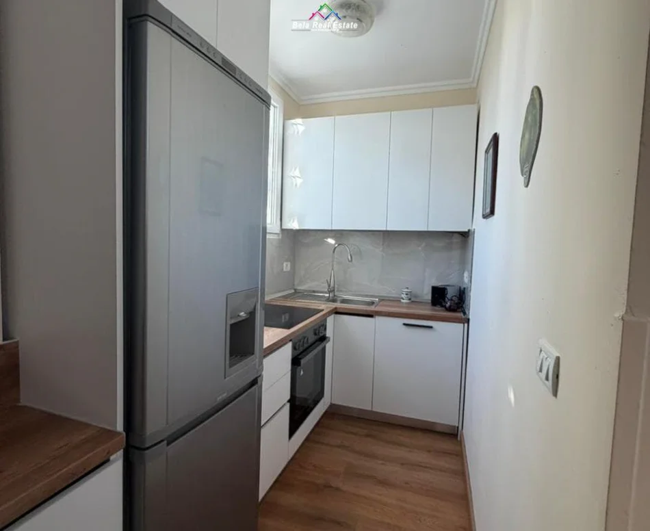Apartament 2+1 Me Qera Tek Pazari I Ri 1000 euro  ( ID B220696) Tirane