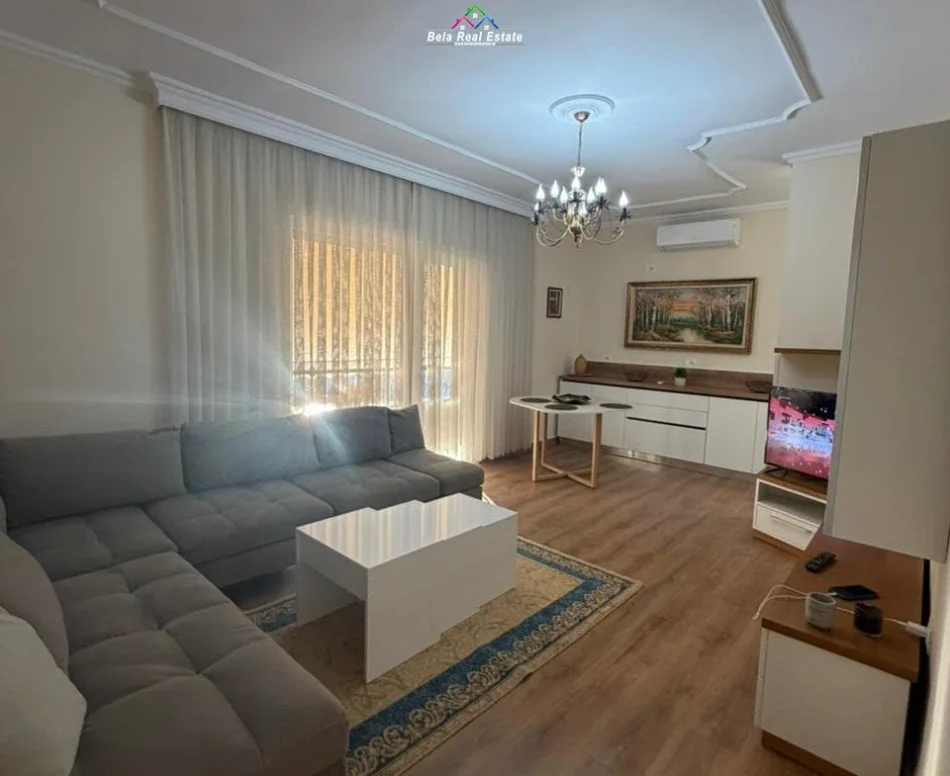 Apartament 2+1 Me Qera Tek Pazari I Ri 1000 euro  ( ID B220696) Tirane