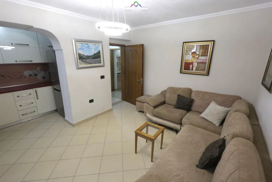 Tirane, jepet me qera apartament 2+1 Kati 2, 69 m² 550 € (BRRYLI)