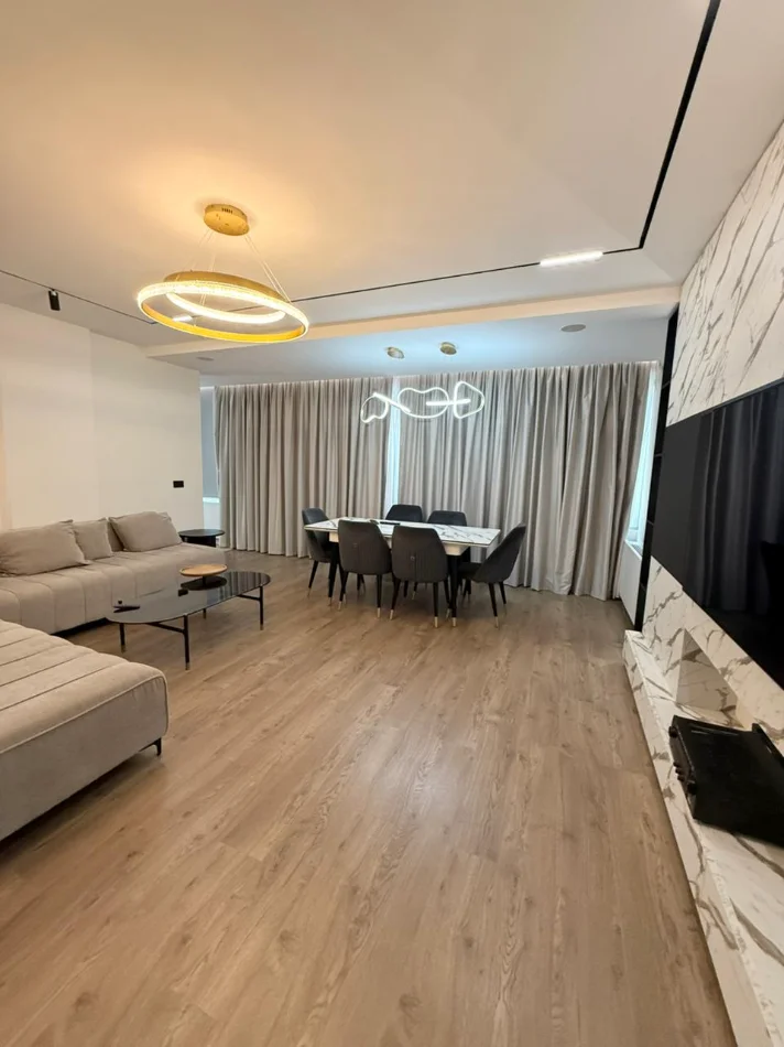 Tirane, jepet me qera apartament 2+1+Ballkon , 131 m² 1.350 € (Liqeni Artificial)