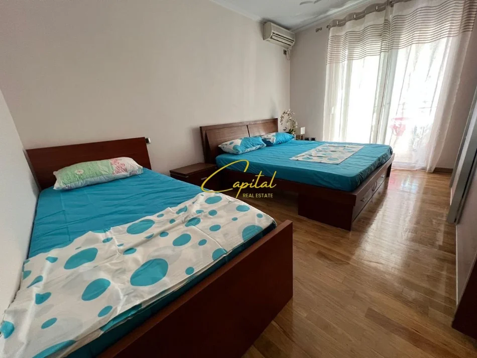 Tirane, jepet me qera apartament 1+1 Kati 3, 50 m² 550 € (BLLOKU)