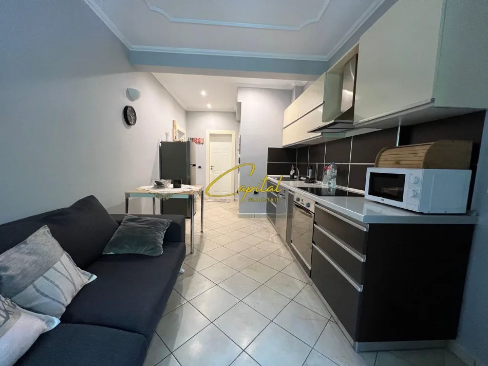 Tirane, jepet me qera apartament 1+1 Kati 3, 50 m² 550 € (BLLOKU)