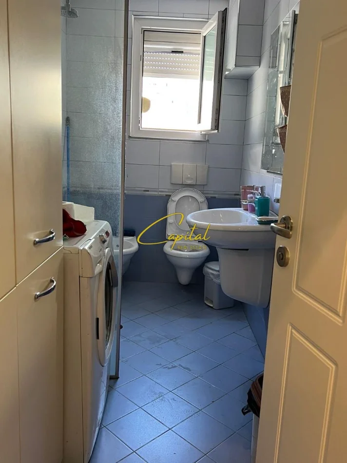 Tirane, jepet me qera apartament 1+1 Kati 3, 50 m² 550 € (BLLOKU)