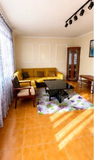 Tirane, jepet me qera apartament 1+1+Ballkon Kati 1, 50 m² 425 € (Farke)