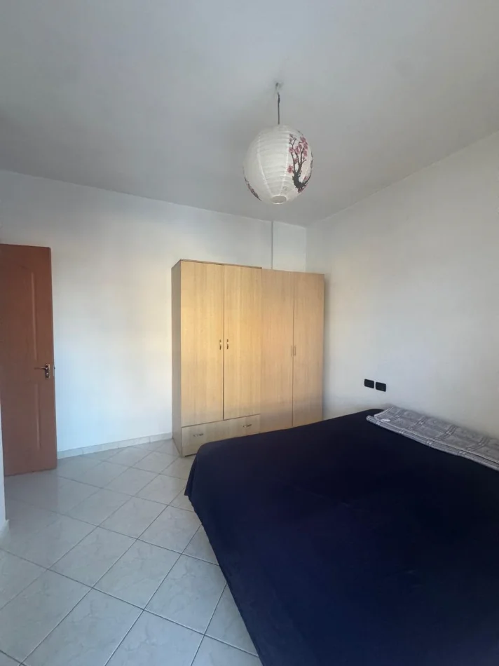 Tirane, jepet me qera apartament 1+1+Ballkon Kati 9, 60 m² 350 mije leke (Kompleksi Delijorgji)