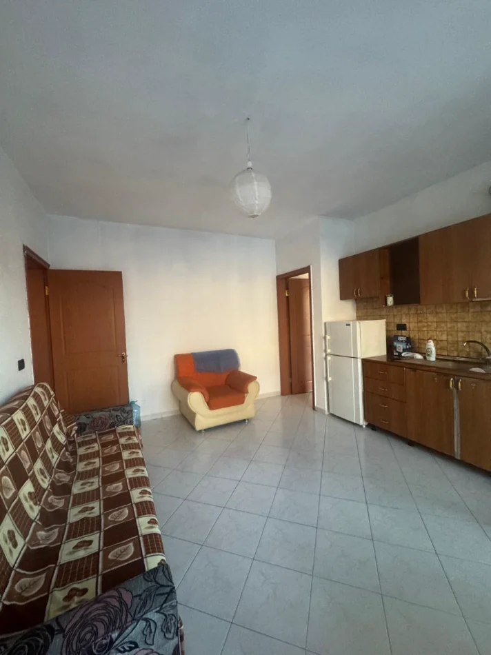 Tirane, jepet me qera apartament 1+1+Ballkon Kati 9, 60 m² 350 mije leke (Kompleksi Delijorgji)