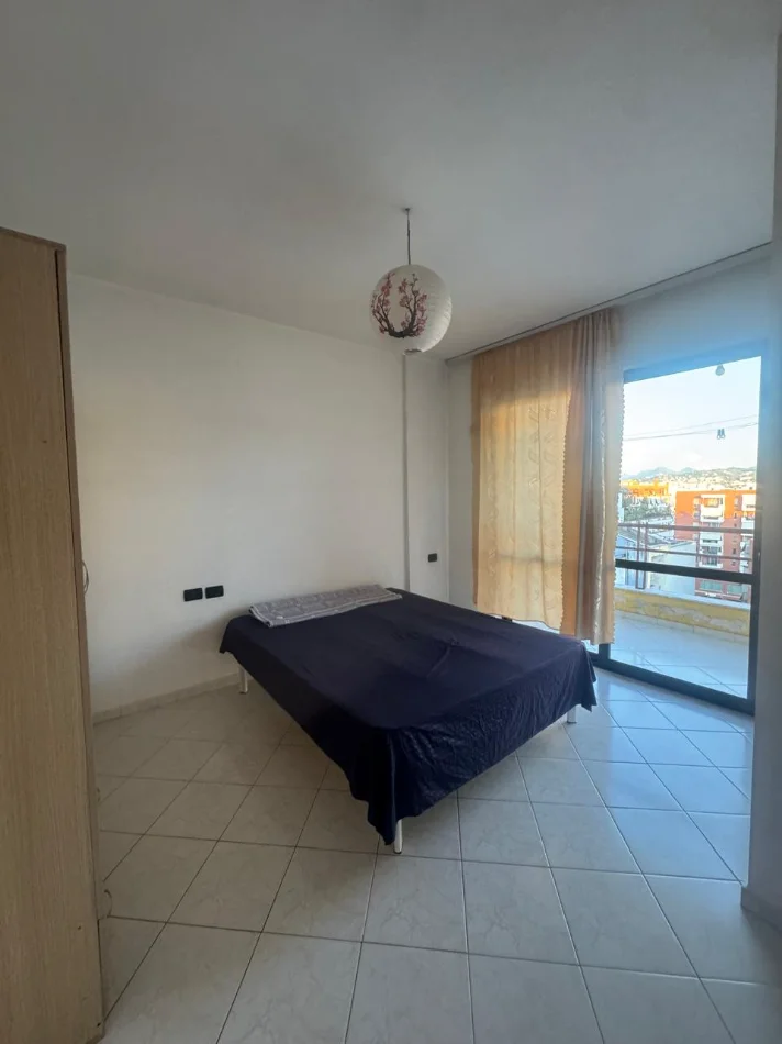 Tirane, jepet me qera apartament 1+1+Ballkon Kati 9, 60 m² 350 mije leke (Kompleksi Delijorgji)