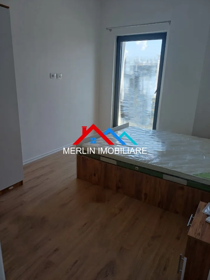 Tirane, jepet me qera apartament 2+1+Ballkon Kati 9, 95 m² 1.300 € (RRUGA E BARRIKADAVE,QENDER)