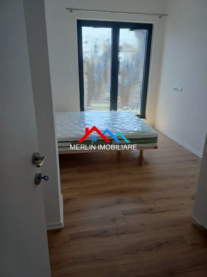 Tirane, jepet me qera apartament 2+1+Ballkon Kati 9, 95 m² 1.300 € (RRUGA E BARRIKADAVE,QENDER)
