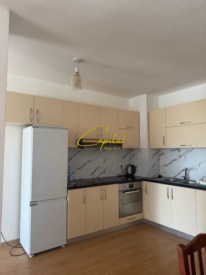 Tirane, jepet me qera apartament 3+1 Kati 1, 135 m² 500 € (5 MAJI)
