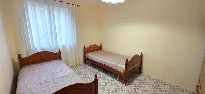 Tirane, jepet me qera apartament 3+1 Kati 4, 90 m² 600 € (Rruga Jordan Misja)
