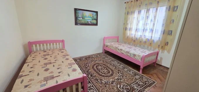 Tirane, jepet me qera apartament 3+1 Kati 4, 90 m² 600 € (Rruga Fortuzi)