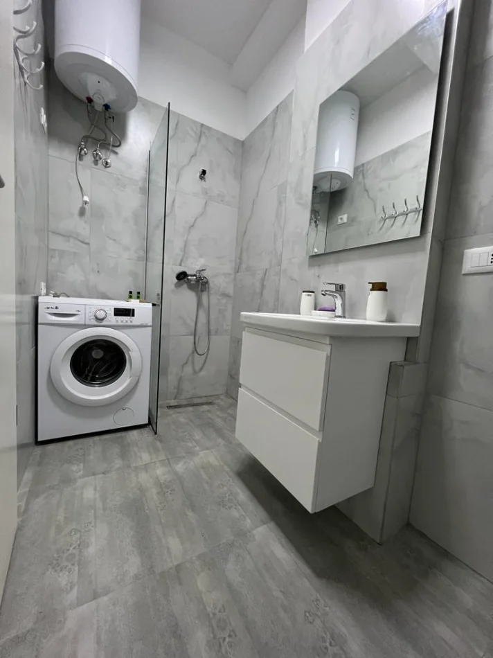 Jepet me Qira Apartament 1+1,tek Kompleksi Kontakt ne Ali Dem!,  650 MIJE LEKE
