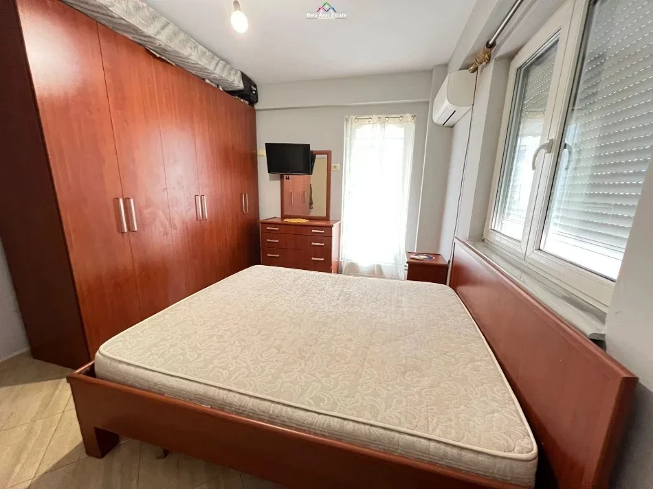 Tirane, jepet me qera apartament 1+1 Kati 5, 110 m² 520 € (Bulevardi i Ri)