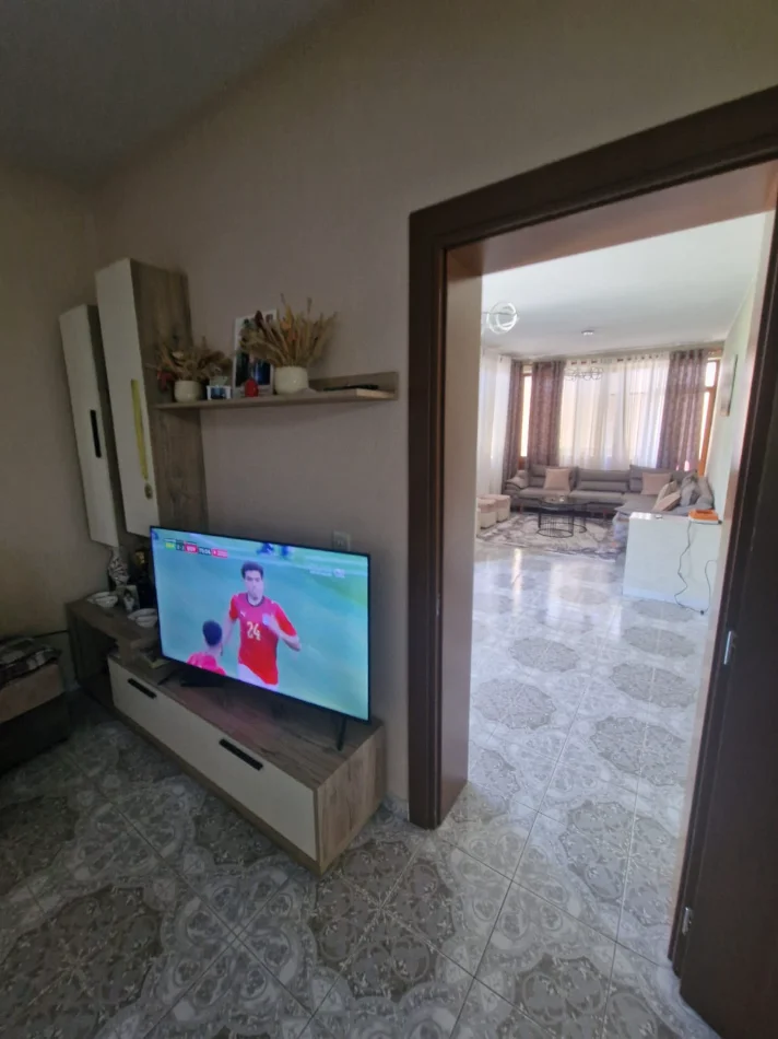 Tirane, shitet Vile 3+1+Aneks Kati 1, 4.000 m² 400.000 € (peze e vogel)