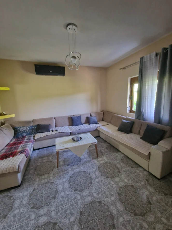 Tirane, shitet Vile 3+1+Aneks Kati 1, 4.000 m² 400.000 € (peze e vogel)