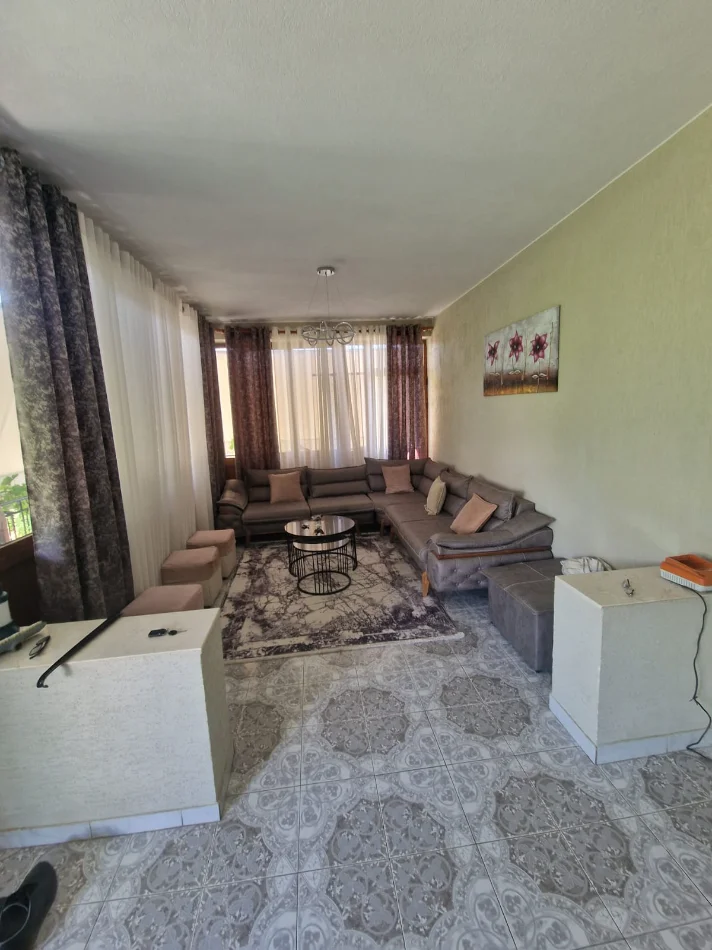 Tirane, shitet Vile 3+1+Aneks Kati 1, 4.000 m² 400.000 € (peze e vogel)