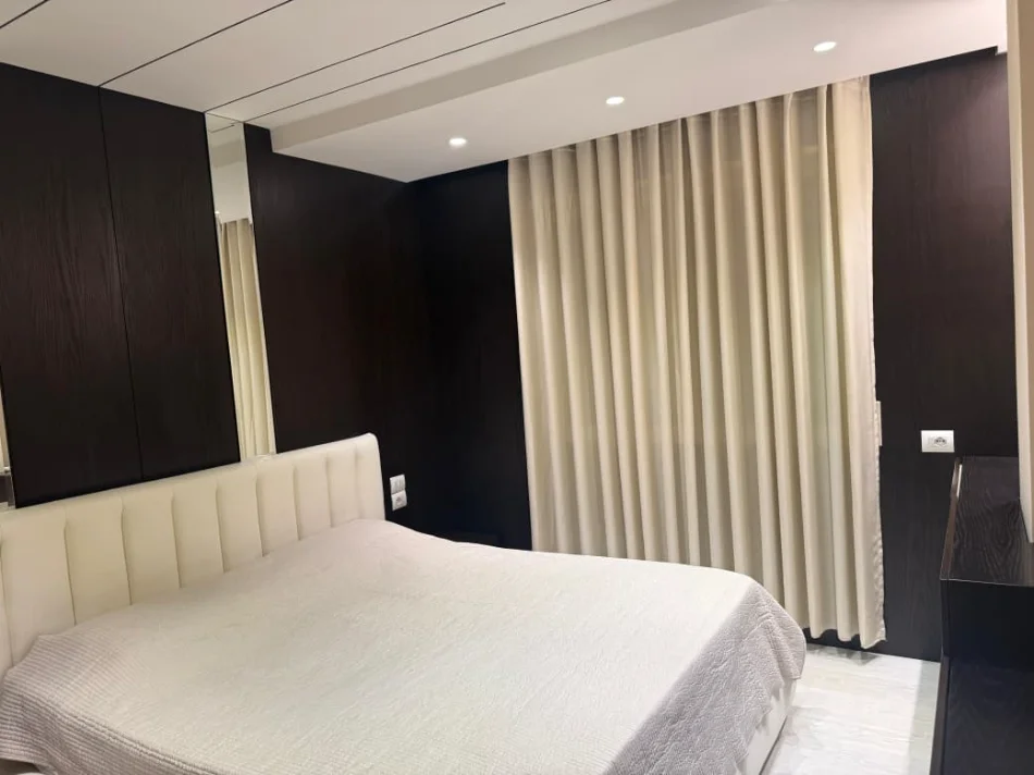 Tirane, jepet me qera apartament 3+1+Aneks+Ballkon Kati 4, 120 m² 800 € (kodra e diellit)