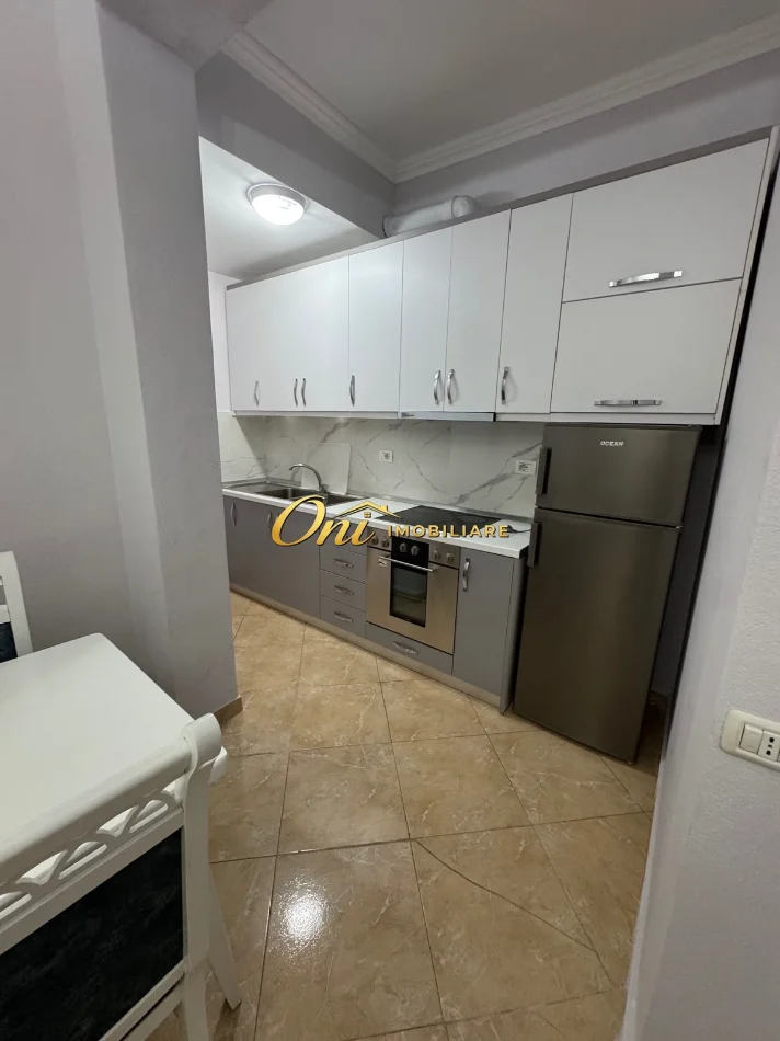 Tirane, jepet me qera apartament 1+1 Kati 1, 60 m² 400 € (PRANE UET)