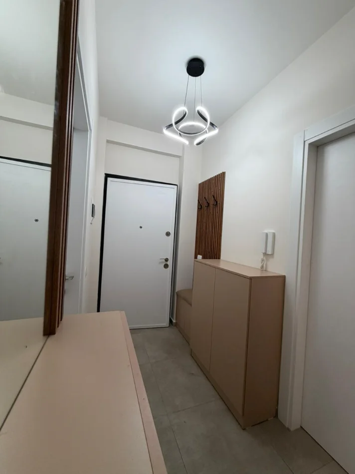 Tirane, jepet me qera apartament 1+1 Kati 2, 67 m² 800 € (Komuna e Parisit)