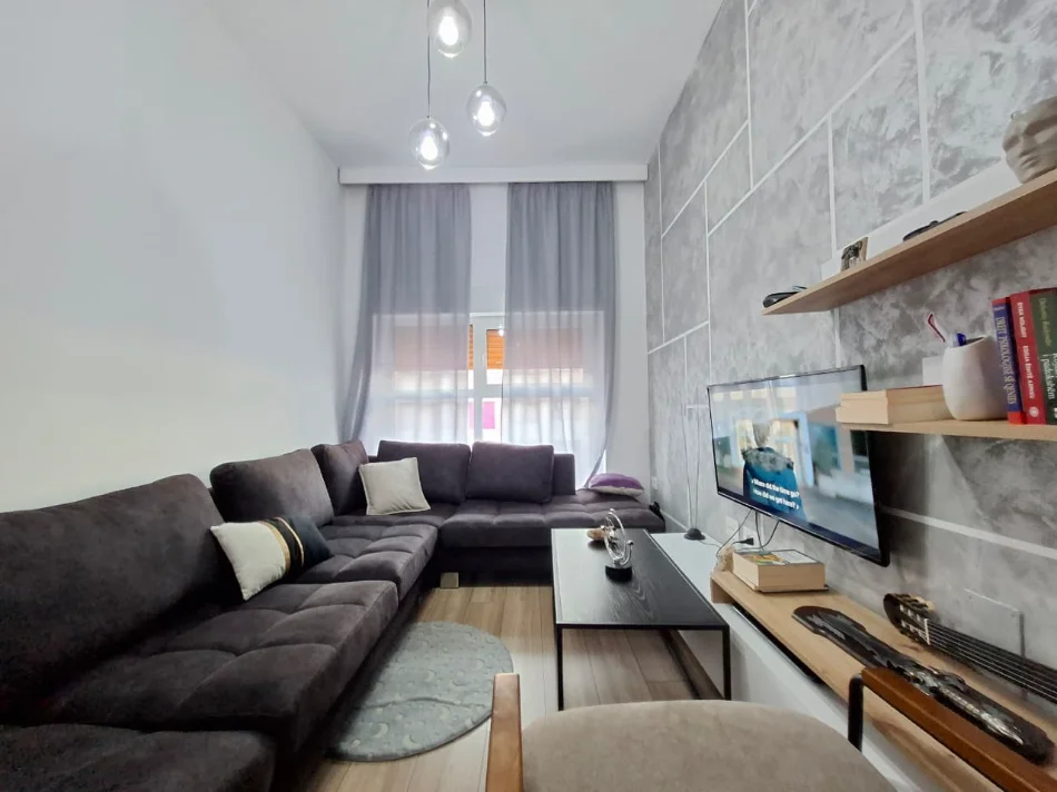 Me Qera: 📍 Kompleksi  Mangalem  - Ali Demi (1+1) - 50m2 & 1 Post Parkimi | 100% i ri, Hera parë me Qira |  50.000 Lekë/Muaj 🔥🔥