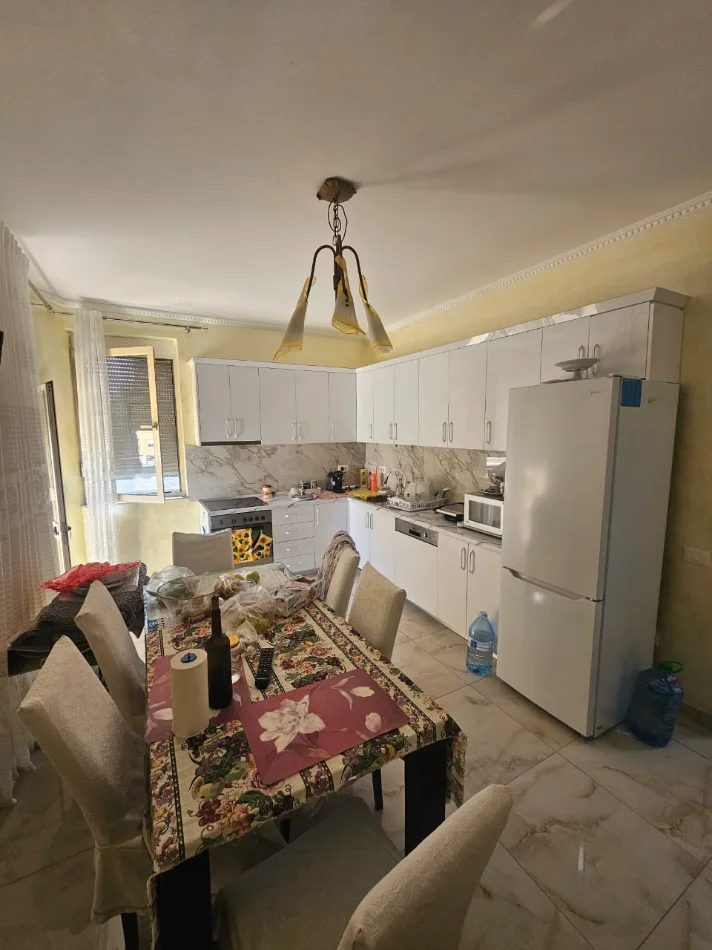 Durres, jepet me qera apartament 3+1+Ballkon Kati 1, 128 m² 500 € 