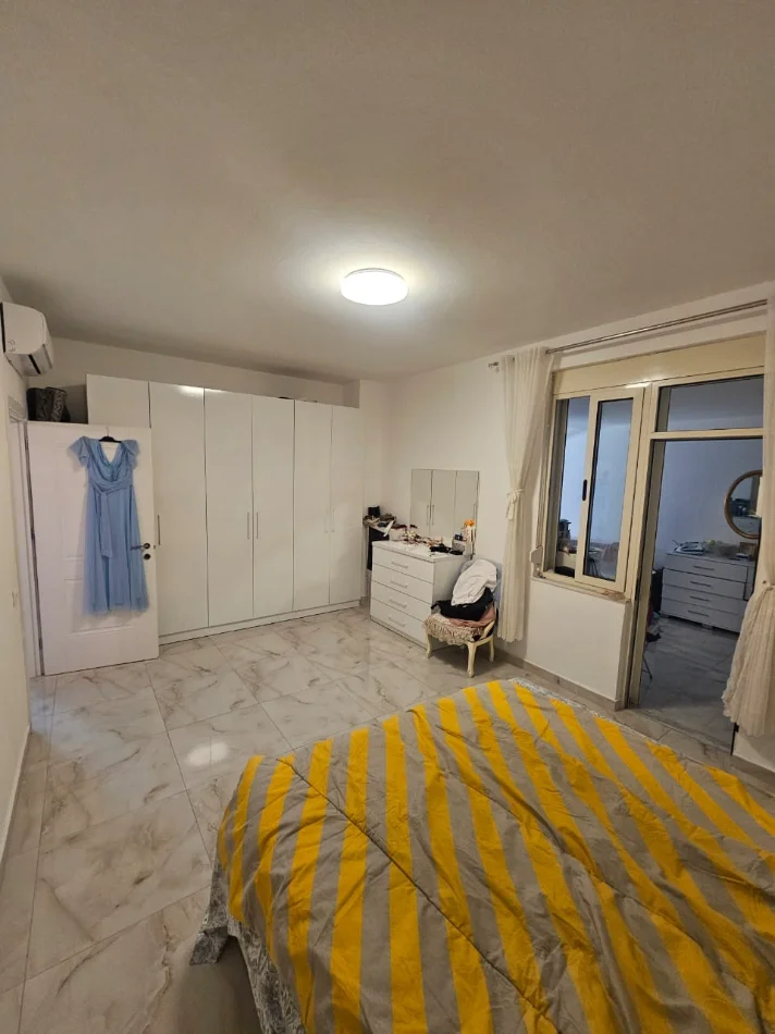 Durres, jepet me qera apartament 3+1+Ballkon Kati 1, 128 m² 500 € 