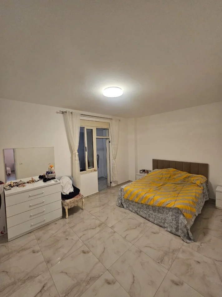 Durres, jepet me qera apartament 3+1+Ballkon Kati 1, 128 m² 500 € 