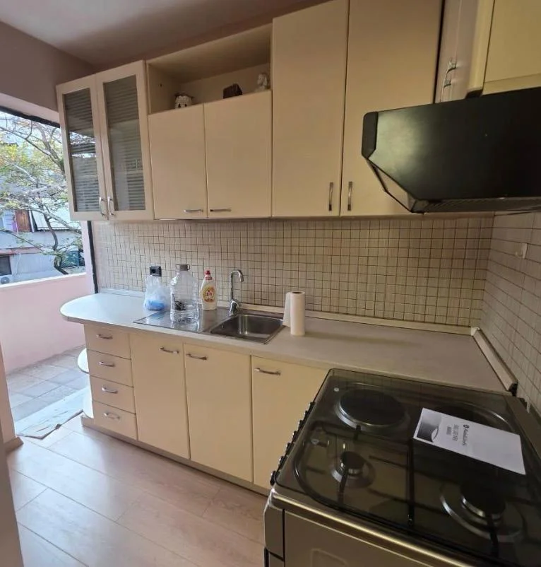 Tirane, jepet me qera apartament 1+1+Ballkon Kati 4, 60 m² 570 € (MYSLYM SHYRI)