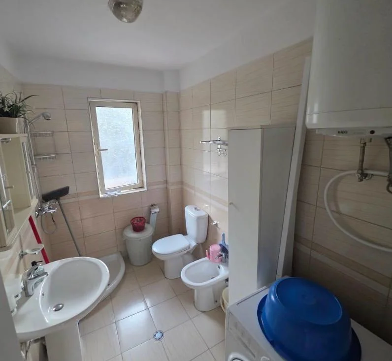 Tirane, jepet me qera apartament 1+1+Ballkon Kati 4, 60 m² 570 € (MYSLYM SHYRI)