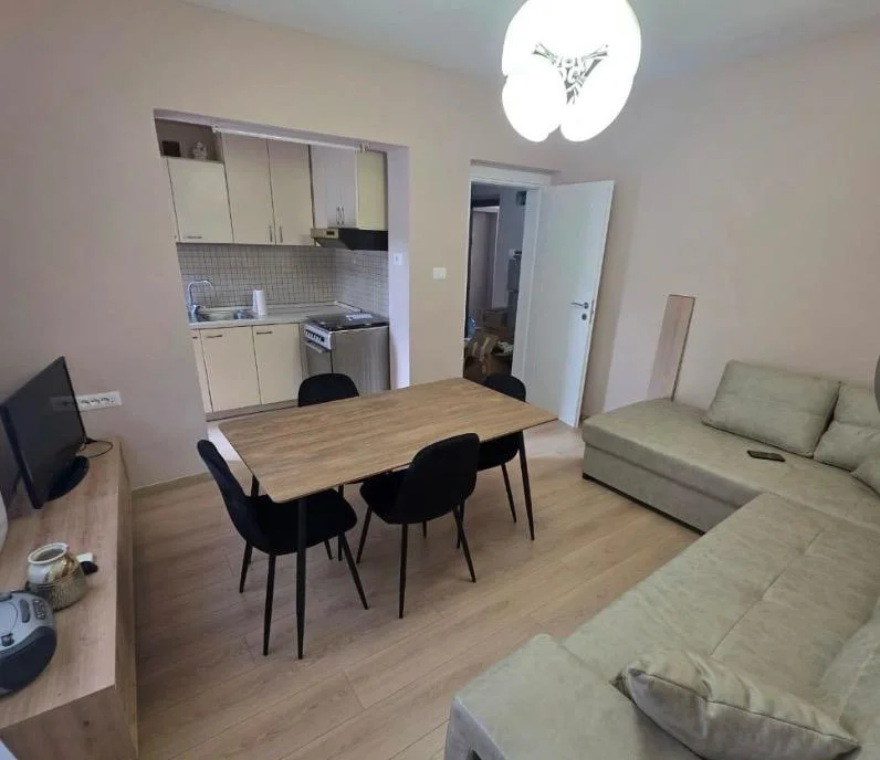 Tirane, jepet me qera apartament 1+1+Ballkon Kati 4, 60 m² 570 € (MYSLYM SHYRI)