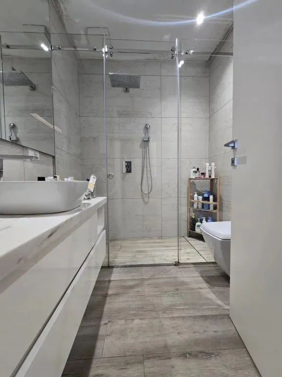 Tirane, shitet apartament 3+1+Ballkon Kati 5, 136 m² 450.000 € (Kompleksi Delijorgji)