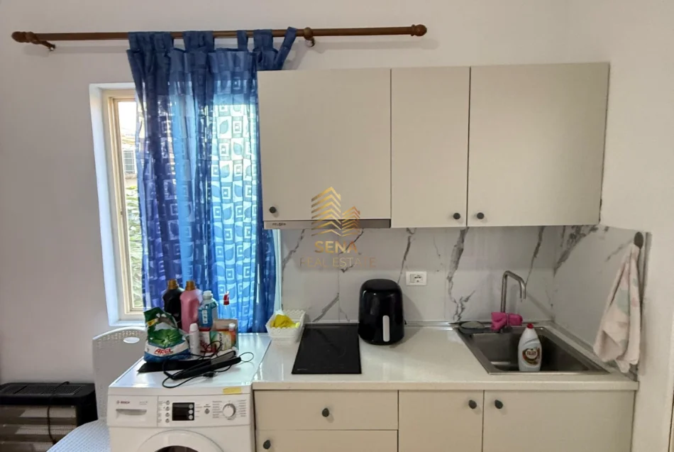 Tirane, jepet me qera apartament 1+1 Kati 3, 30 m² 300 € (Jordan Misja)
